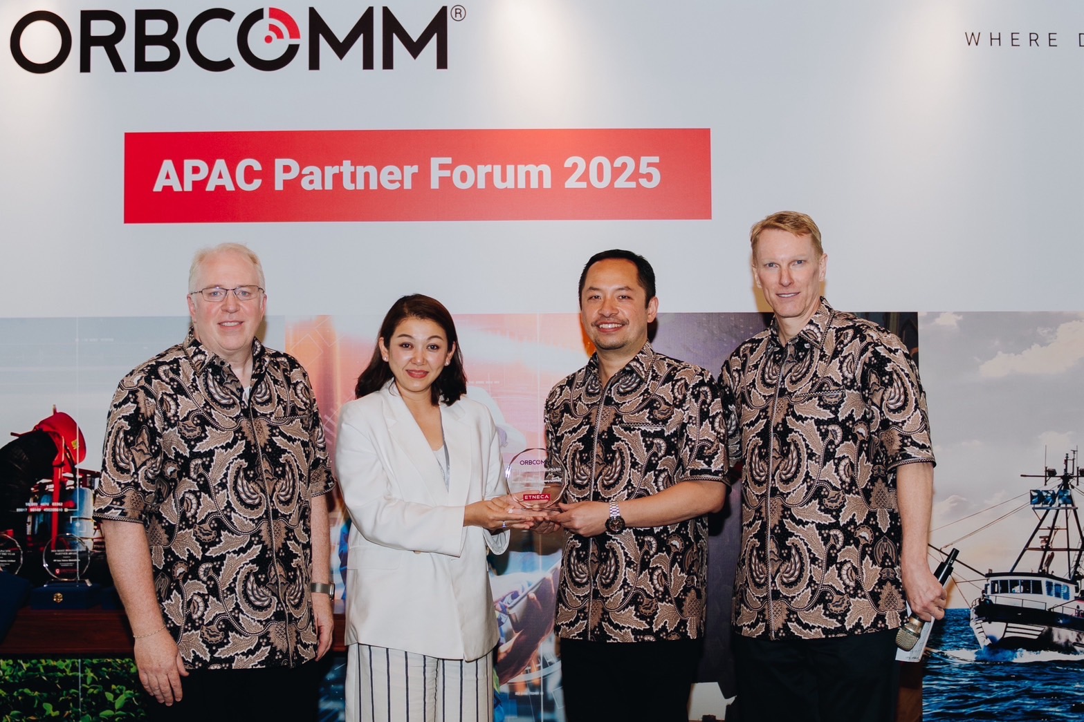 เอทนีก้า รับรางวัล 10-Year Milestone Award